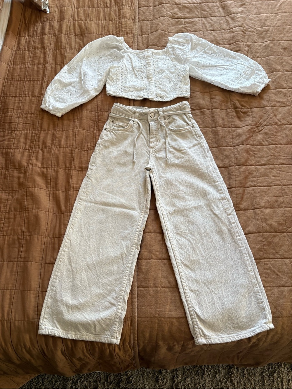 Zara set girl Cream High-Rise Wide Leg Jeans and shirt